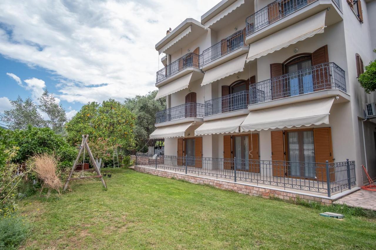 Coral Apartments Parga Buitenkant foto